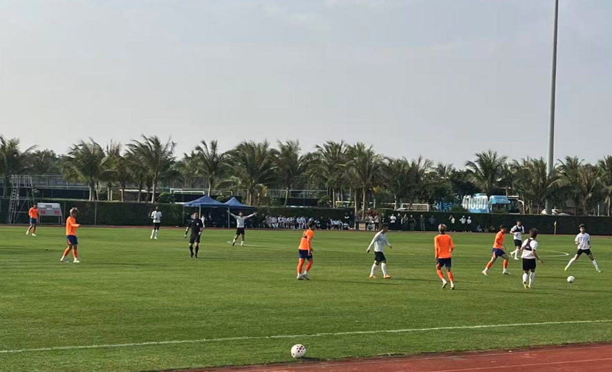 世界杯高清观看-热身赛山东泰山1比2被大连逆转，新星内切远射破门，两套阵容出场